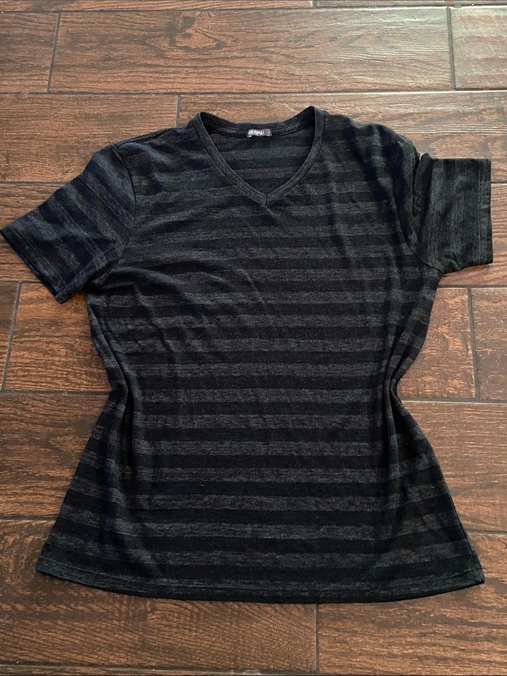 10/$50 Vix Populi Men's V-Neck Short Sleeve Tee in Black & Navy Stripes Size L